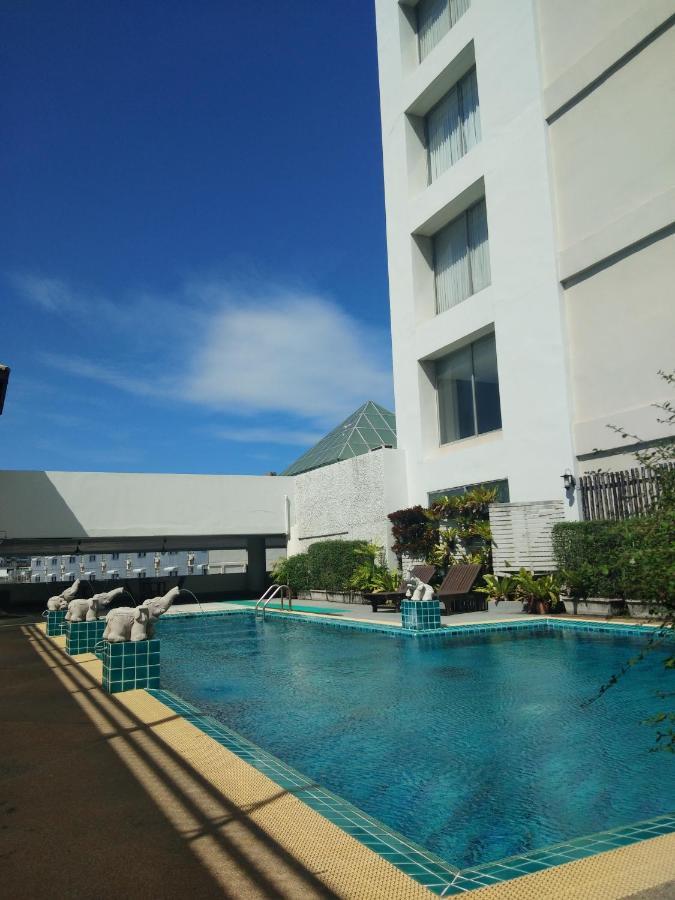 The City Hotel Sriracha By Bbh Japan Si Racha Exteriör bild