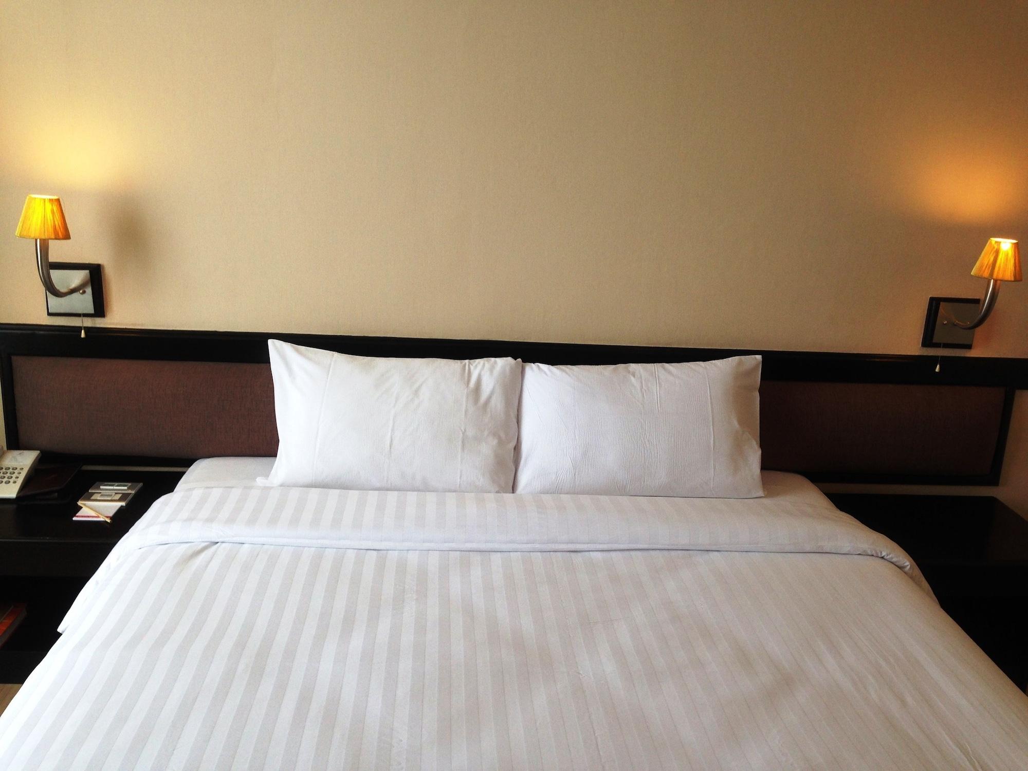The City Hotel Sriracha By Bbh Japan Si Racha Exteriör bild