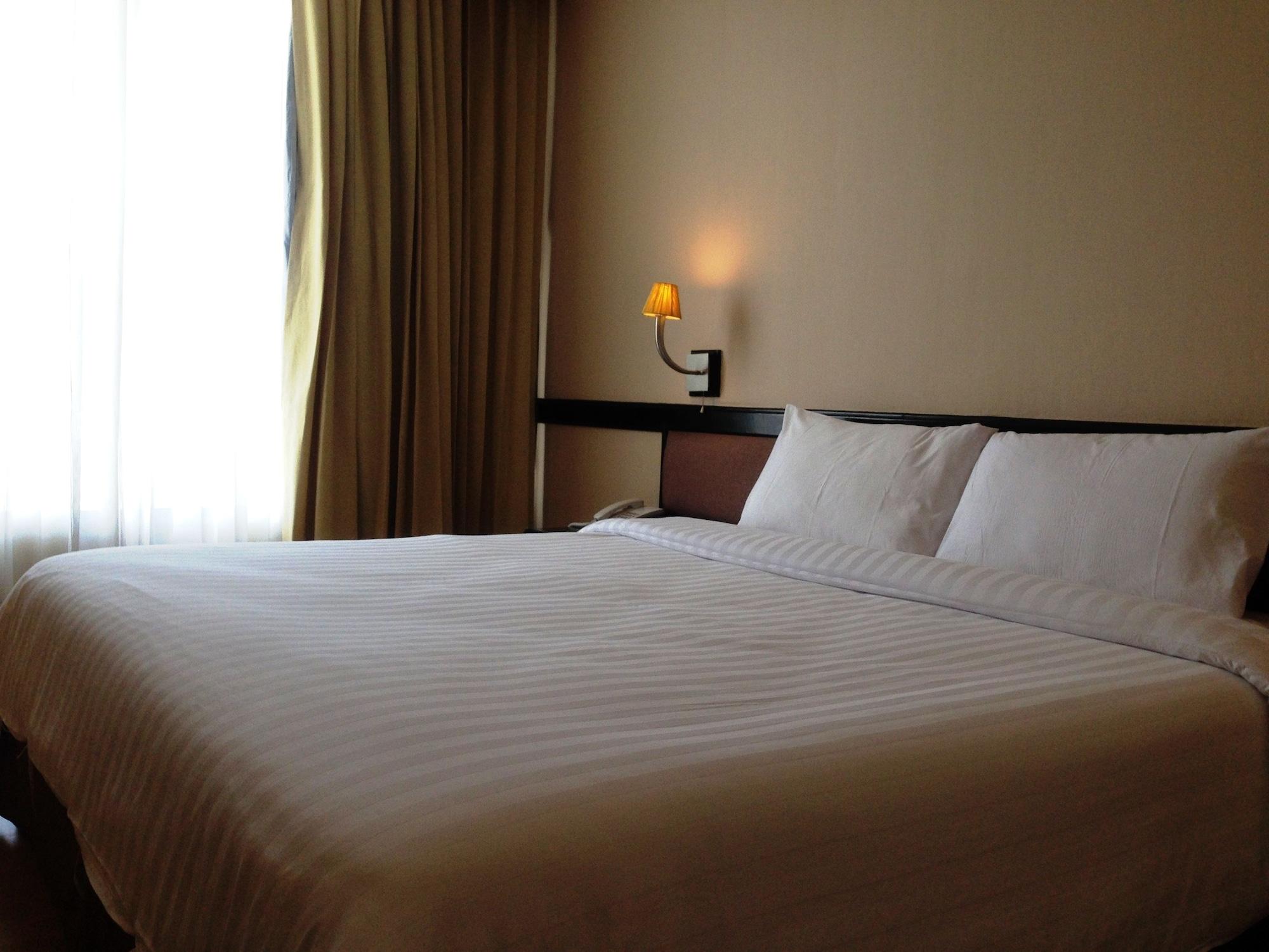 The City Hotel Sriracha By Bbh Japan Si Racha Exteriör bild