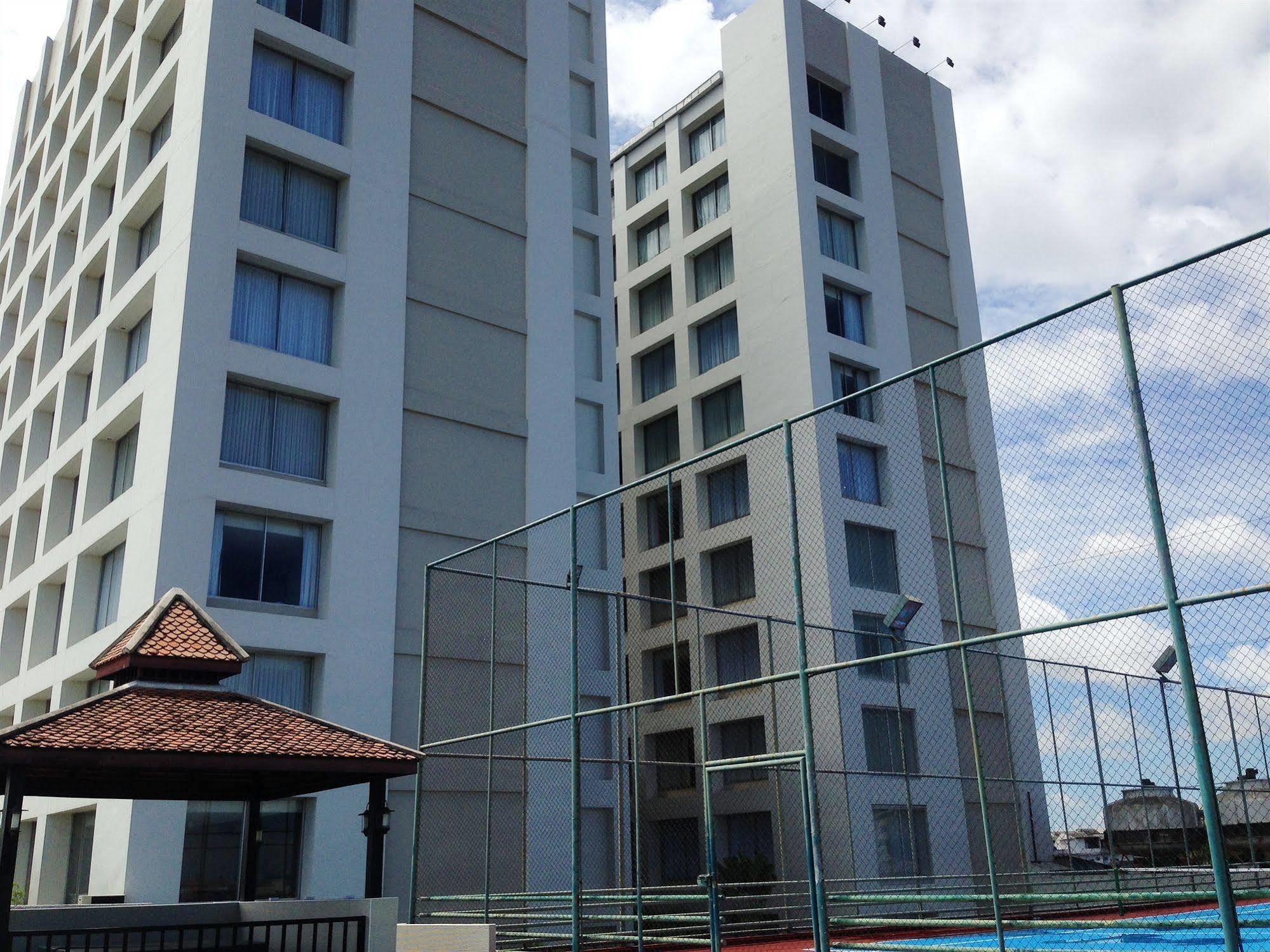 The City Hotel Sriracha By Bbh Japan Si Racha Exteriör bild