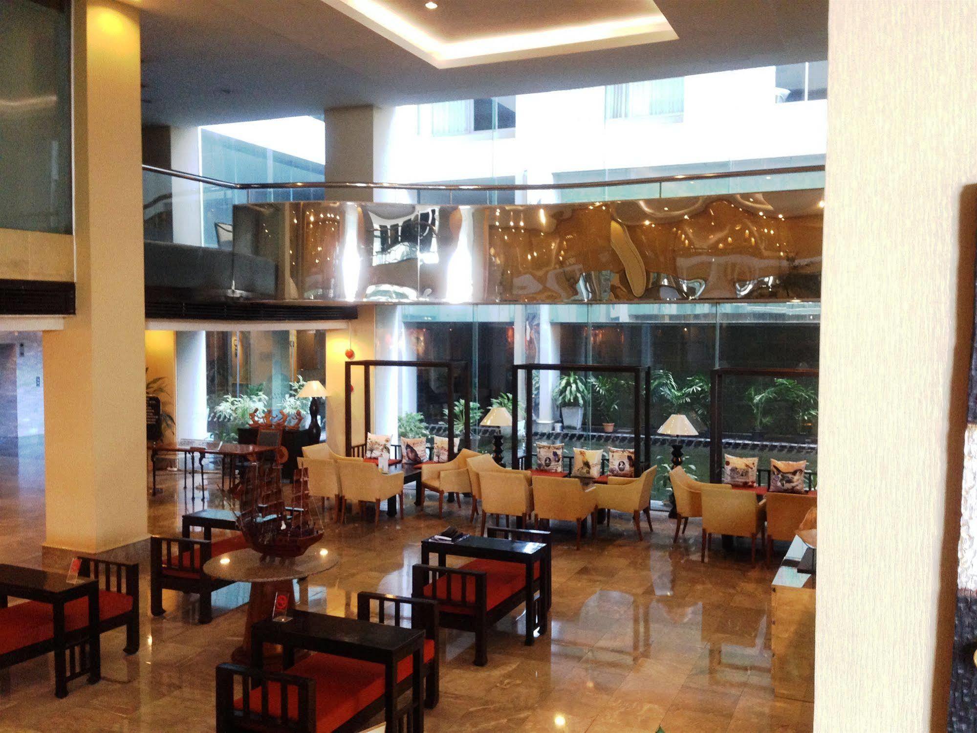 The City Hotel Sriracha By Bbh Japan Si Racha Exteriör bild