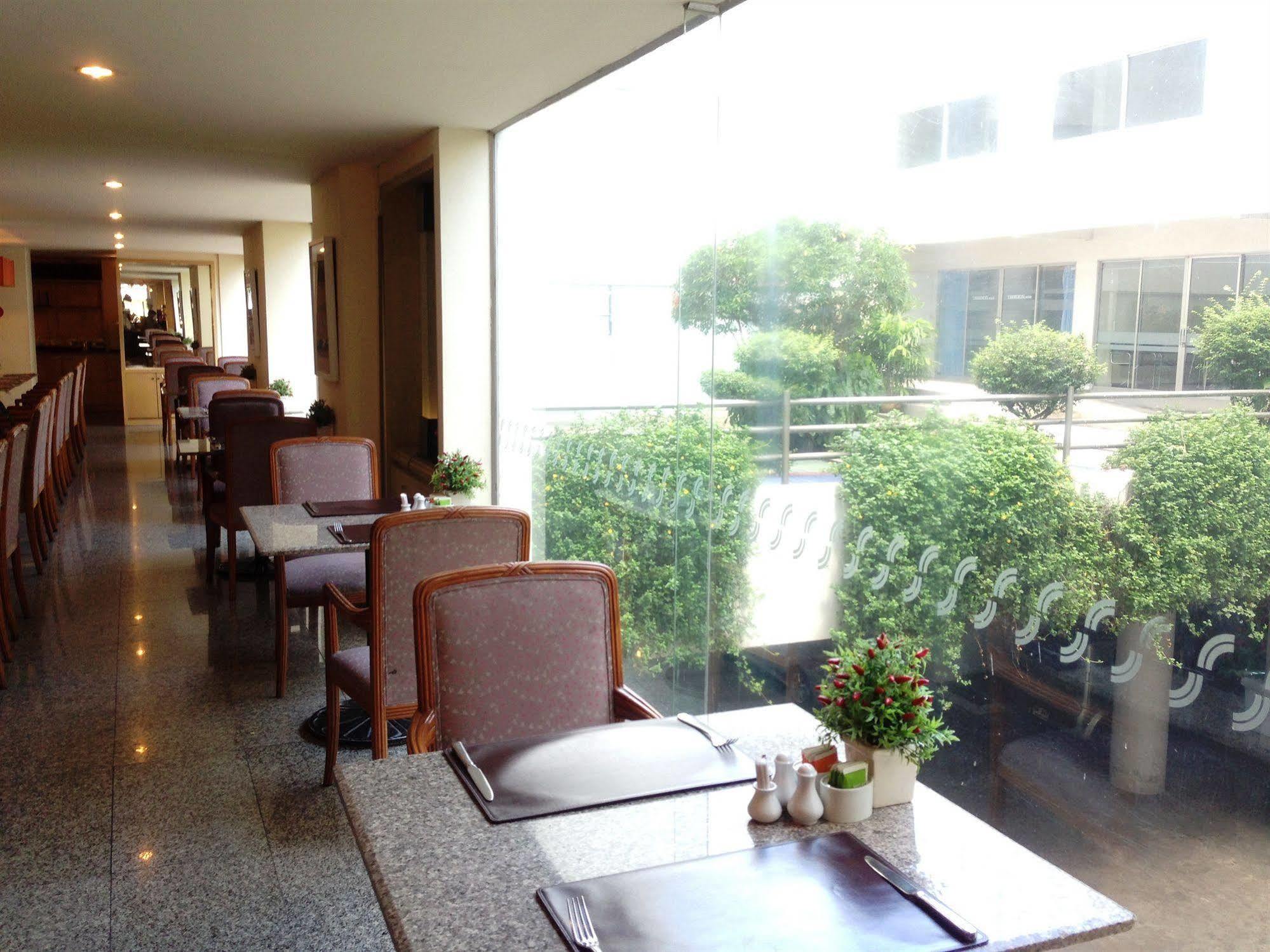 The City Hotel Sriracha By Bbh Japan Si Racha Exteriör bild