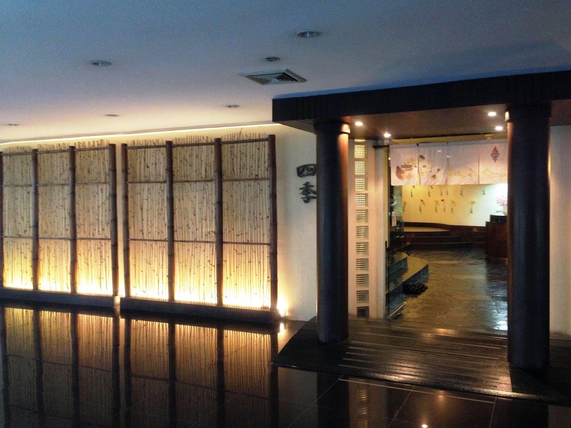 The City Hotel Sriracha By Bbh Japan Si Racha Exteriör bild