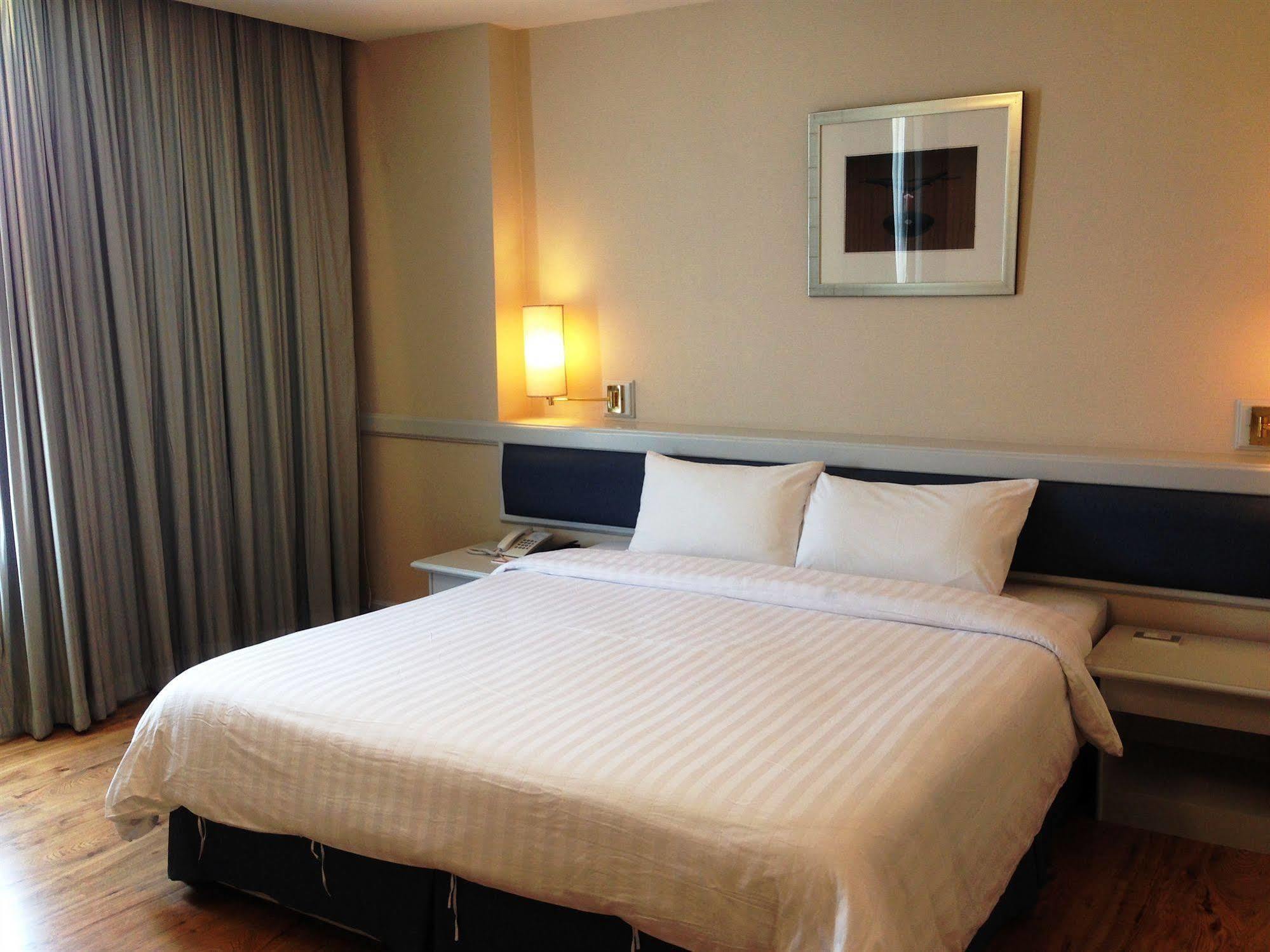 The City Hotel Sriracha By Bbh Japan Si Racha Exteriör bild